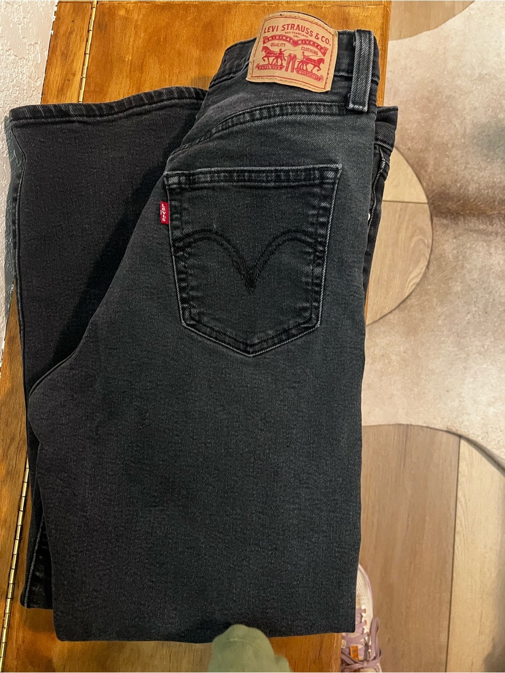 28x27 Levi's Women's Ribcage straight leg jeans